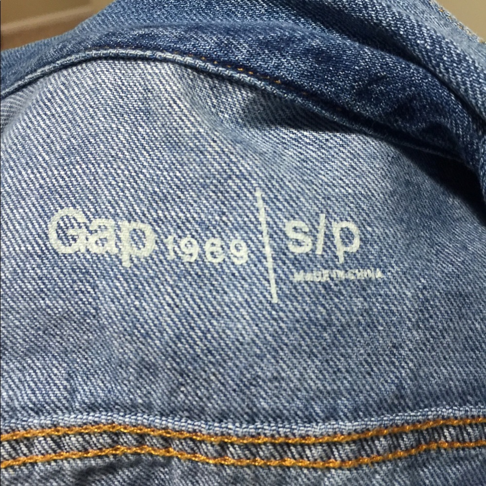 Size Small Gap Denim Jacket - image 6